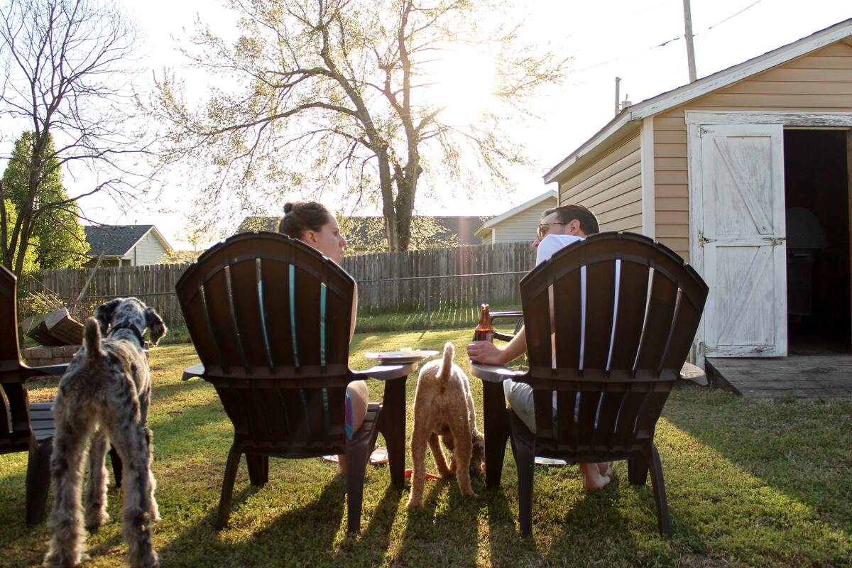 family eating in the lawn