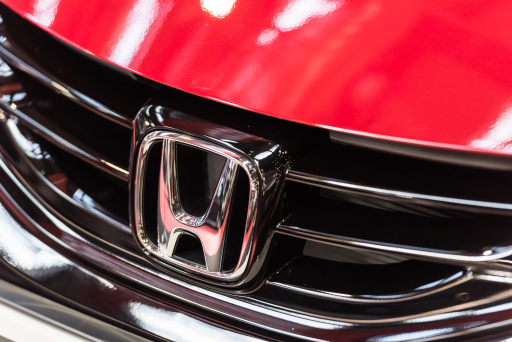 close up shot of a car's emblem